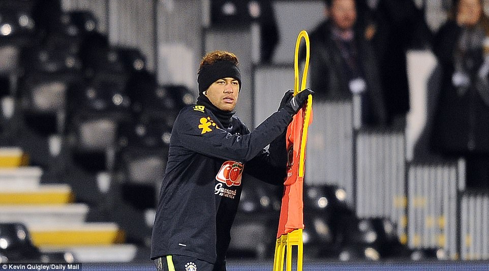 Neymar trở lại tập luyện sau vụ khóc ảnh 2 Neymar tro lai tap luyen sau vu khoc anh 2