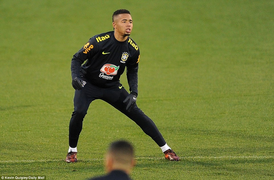 Neymar trở lại tập luyện sau vụ khóc ảnh 6 Neymar tro lai tap luyen sau vu khoc anh 6