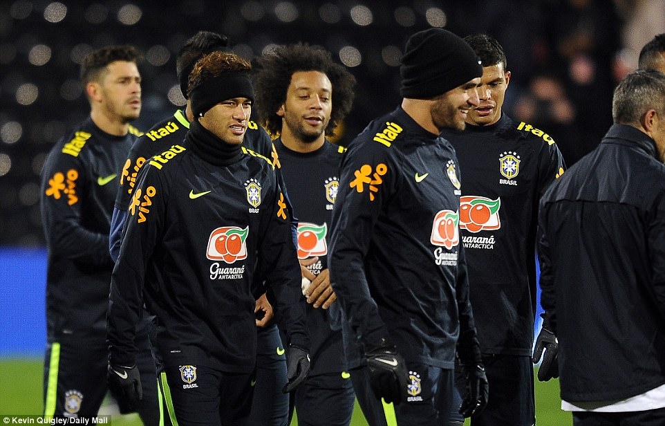 Neymar trở lại tập luyện sau vụ khóc ảnh 9 Neymar tro lai tap luyen sau vu khoc anh 9