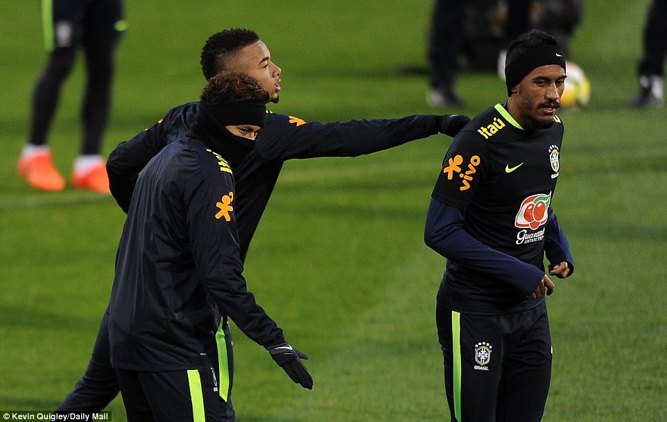 Neymar trở lại tập luyện sau vụ khóc ảnh 10 Neymar tro lai tap luyen sau vu khoc anh 10