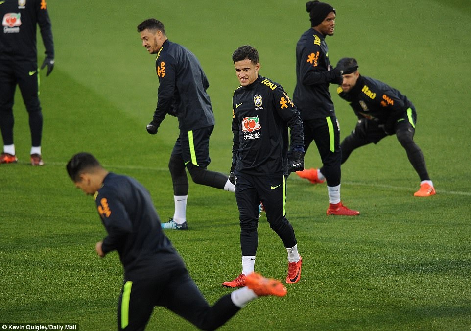 Neymar trở lại tập luyện sau vụ khóc ảnh 8 Neymar tro lai tap luyen sau vu khoc anh 8