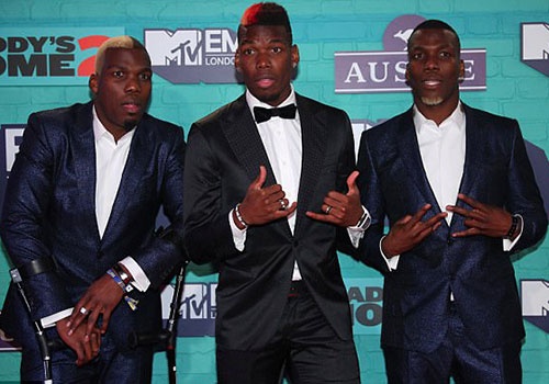 Ba anh em Pogba quay tung bung tai le trao giai am nhac hinh anh