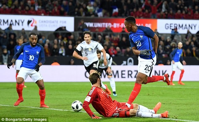 Lacazette lập cú đúp ảnh 5 Lacazette lap cu dup anh 5