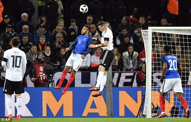 Lacazette lập cú đúp ảnh 2 Lacazette lap cu dup anh 2