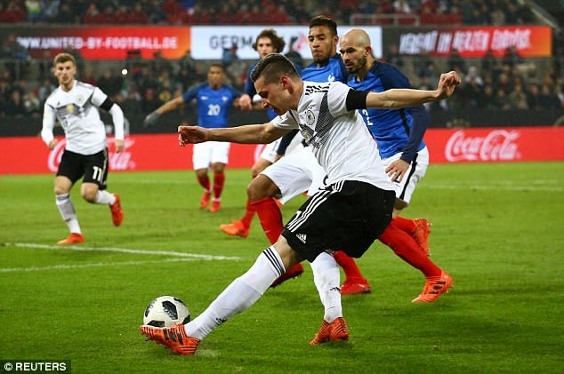 Lacazette lập cú đúp ảnh 3 Lacazette lap cu dup anh 3