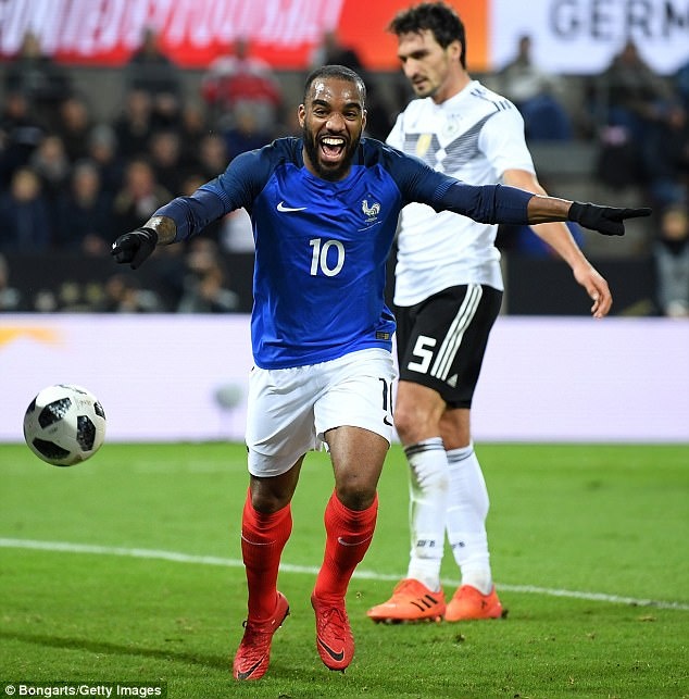 Lacazette lập cú đúp ảnh 1 Lacazette lap cu dup anh 1