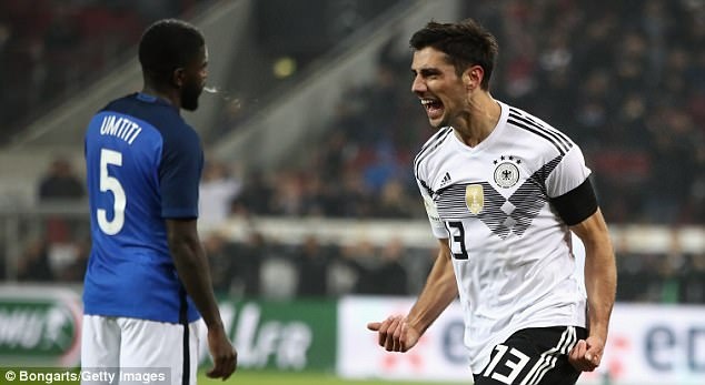 Lacazette lập cú đúp ảnh 8 Lacazette lap cu dup anh 8