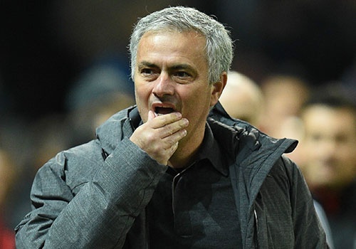 Mourinho tu choi noi ve tuong lai, chi trich tuyen Anh hinh anh