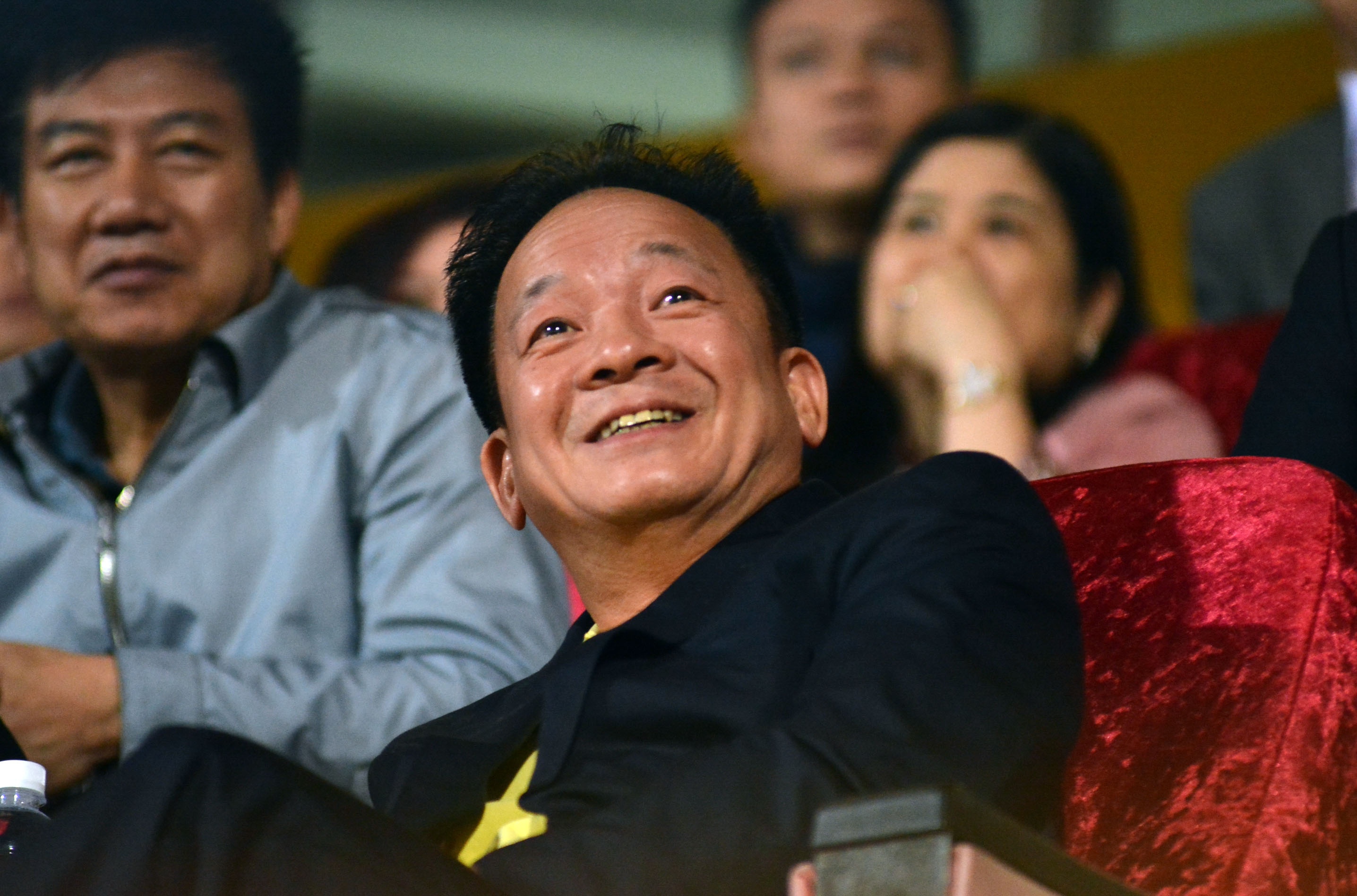 Bau Hien cuoi hanh phuc khi CLB Ha Noi thang doi Quang Nam 1-0 hinh anh