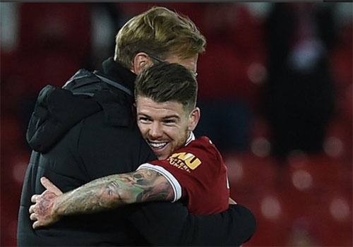 HLV Klopp xin loi hoc tro, thua nhan tran te nhat gap Tottenham hinh anh