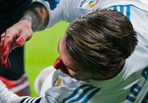 Ramos tuyen bo con do mau hang nghin lan vi Real hinh anh