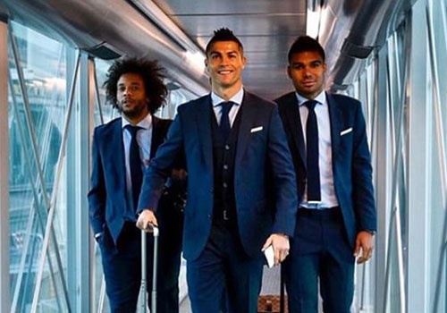 Ronaldo va dong doi banh bao len duong da Champions League hinh anh