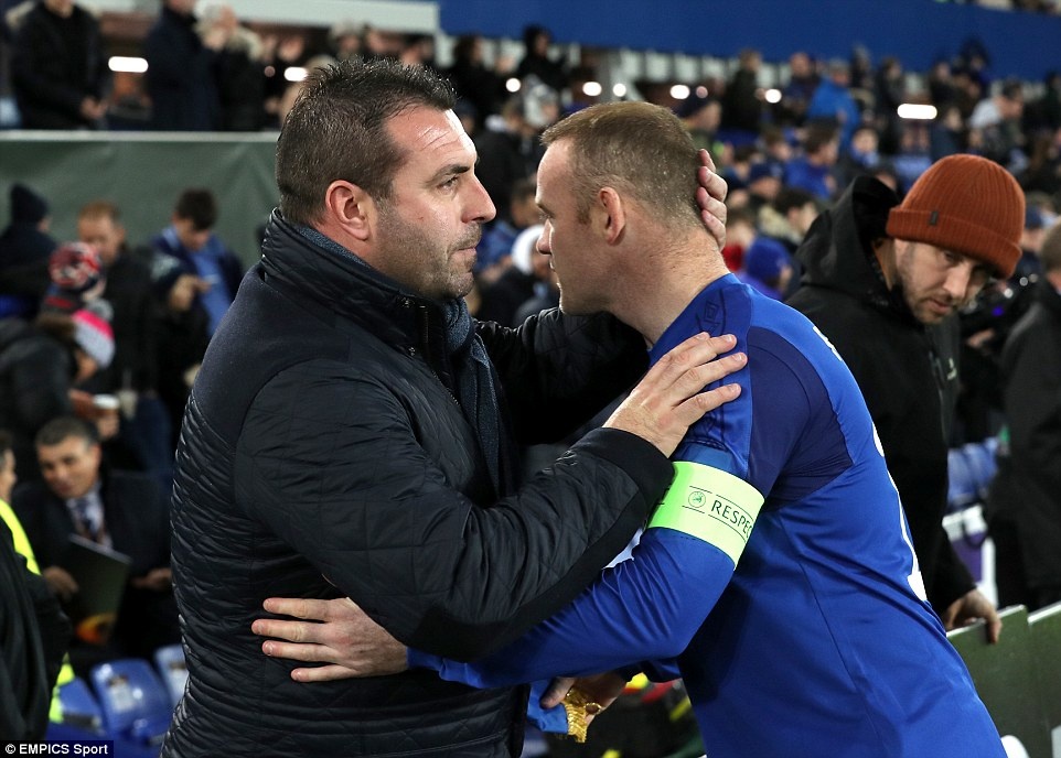 Rooney va dong doi thua 1-5 anh 1