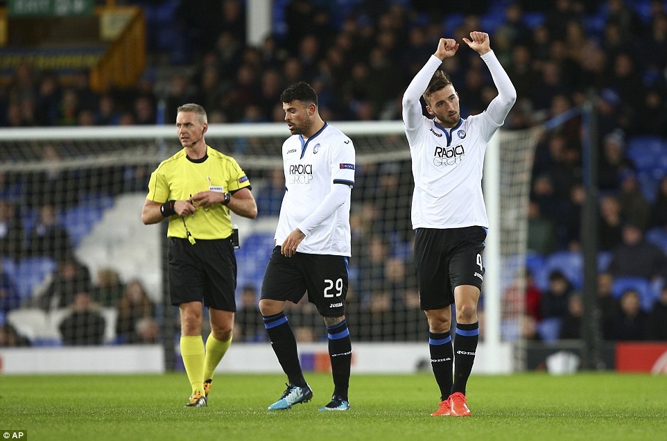 Rooney va dong doi thua 1-5 anh 3