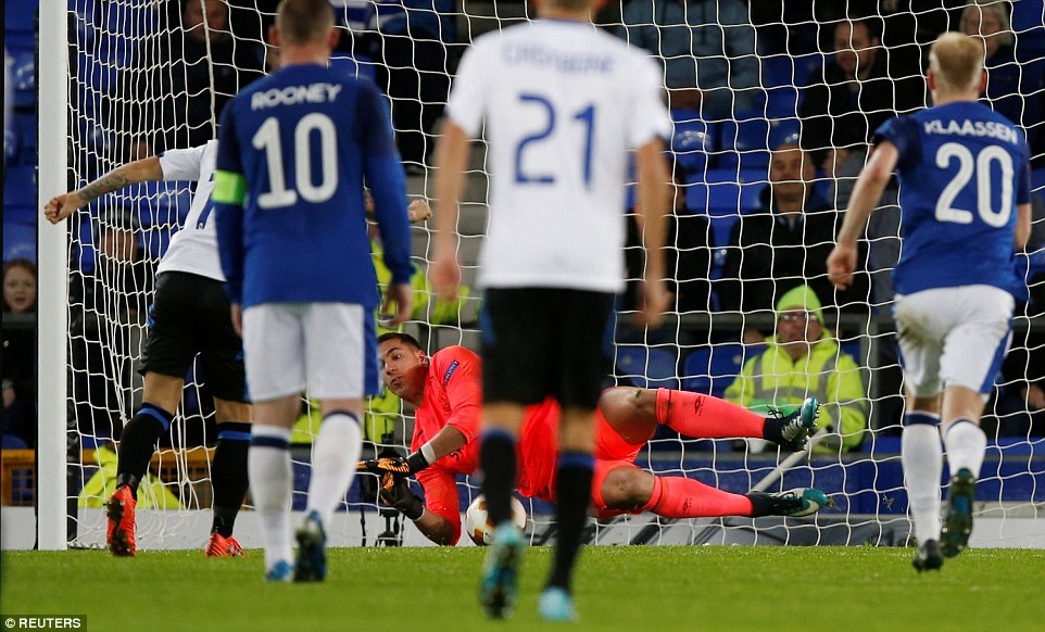 Rooney va dong doi thua 1-5 anh 4