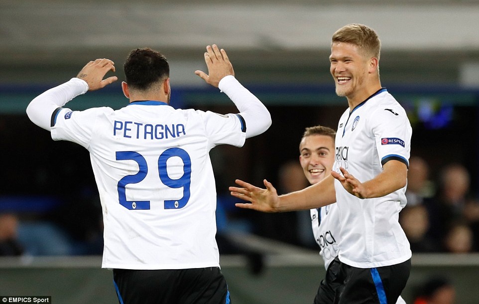 Rooney va dong doi thua 1-5 anh 8