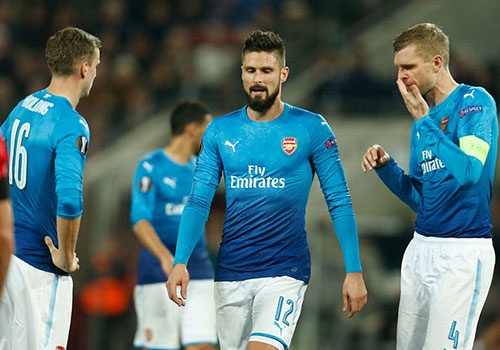 Arsenal chiu that bai dau tien o cup chau Au mua nay hinh anh