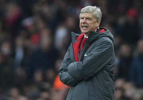 HLV Wenger tuc gian vi Arsenal dut diem te o cup chau Au hinh anh