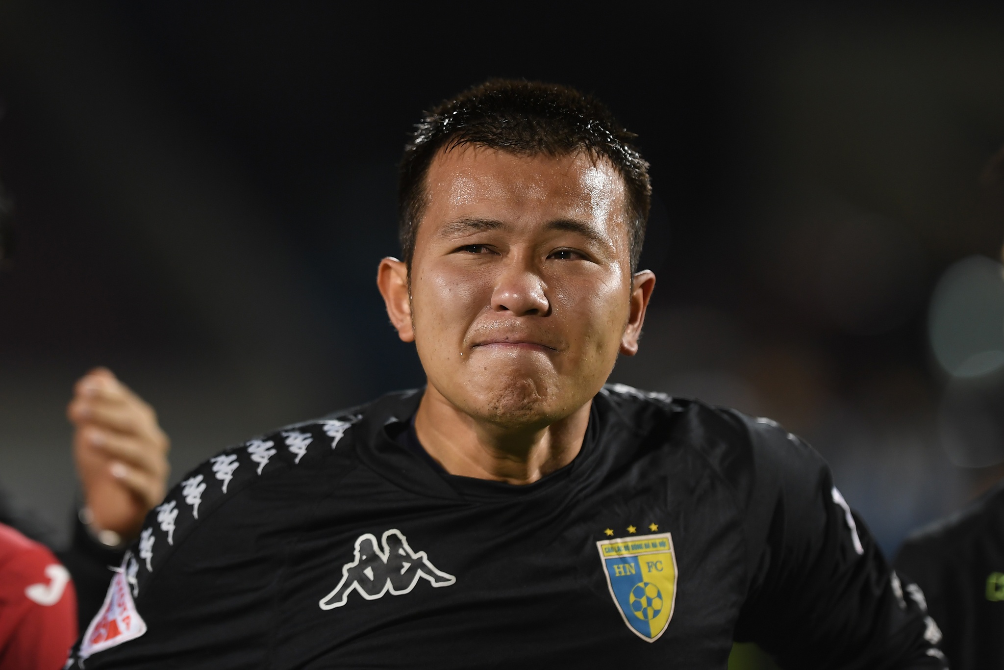 Cau thu Ha Noi khoc khi mat danh hieu anh 5