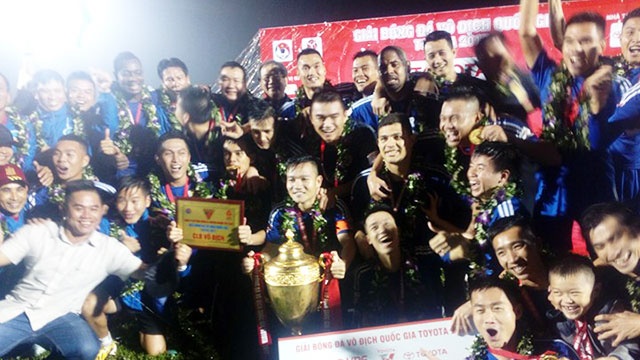 CLB Quang Nam lan dau vo dich V.League sau cuoc dua kich tinh hinh anh