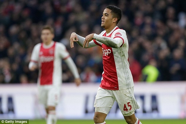 Con trai huyen thoai Kluivert ghi hat-trick anh 3
