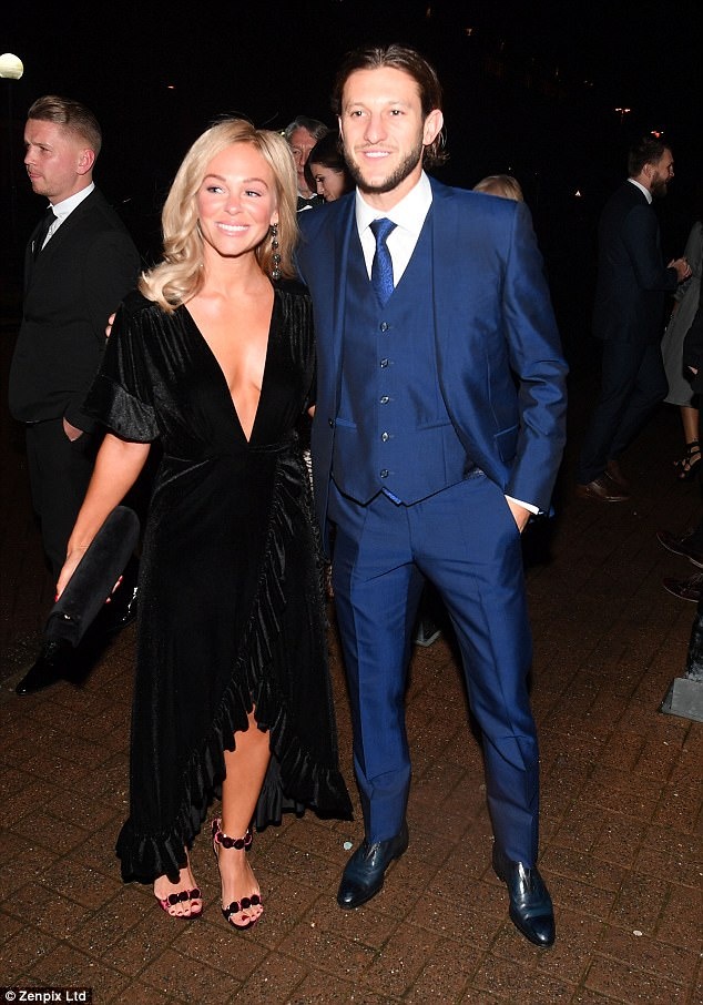 Dàn WAGs Liverpool khoe sắc ảnh 3 Dan WAGs Liverpool khoe sac anh 3