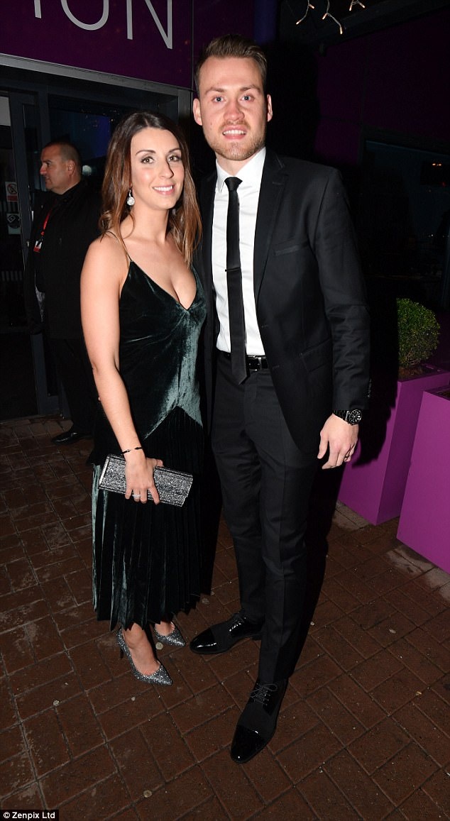 Dàn WAGs Liverpool khoe sắc ảnh 4 Dan WAGs Liverpool khoe sac anh 4