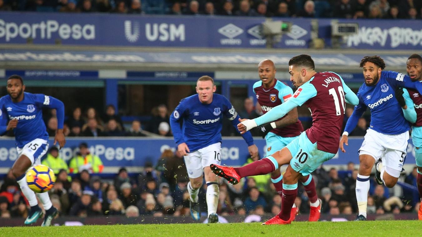 Rooney lập hat-trick đầu tiên cho Everton ảnh 13 Rooney lap hat-trick dau tien cho Everton anh 13