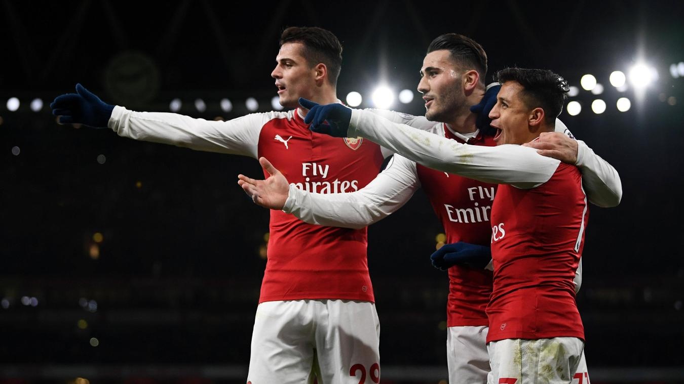 Arsenal thang tran thu 12 o Emirates anh 1