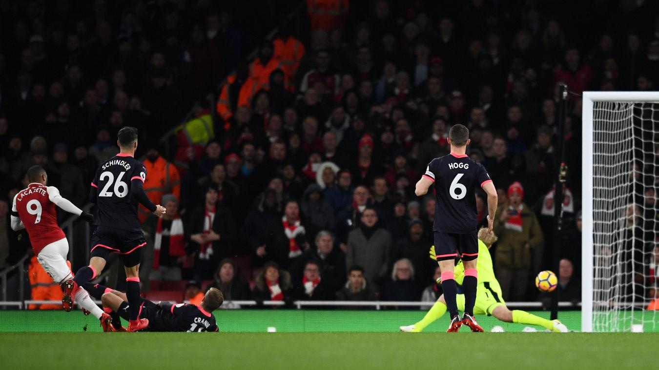 Arsenal thang tran thu 12 o Emirates anh 3