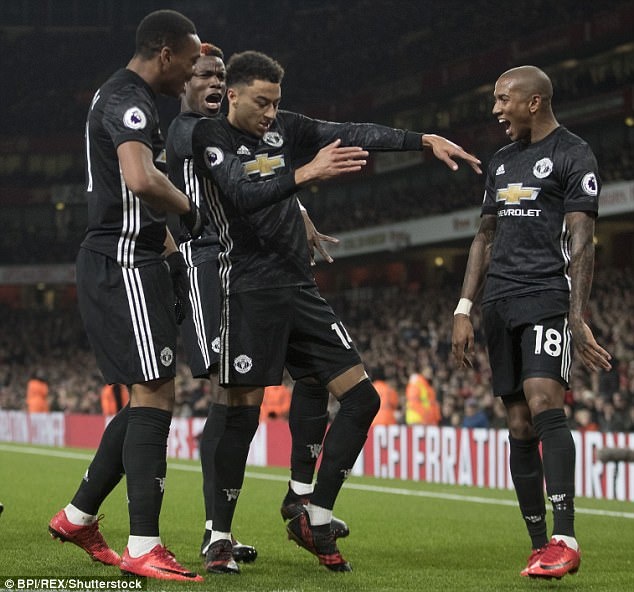 Dan sao MU tro ve trong dem anh 5