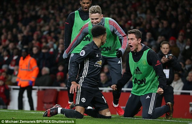 Dan sao MU tro ve trong dem anh 6