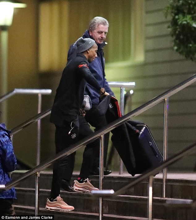 MU đến khách sạn trong đêm ảnh 6 MU den khach san trong dem anh 6