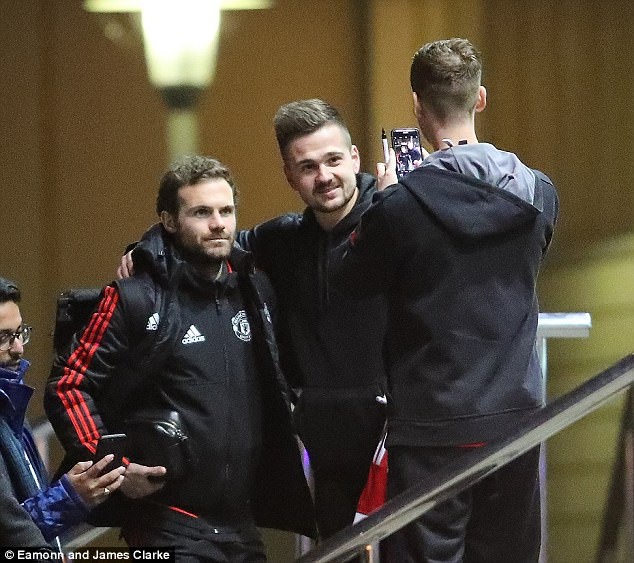 MU đến khách sạn trong đêm ảnh 3 MU den khach san trong dem anh 3