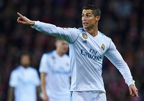 HLV Zidane: ‘Van con 6 thang, co nhieu thoi gian cho Ronaldo’ hinh anh