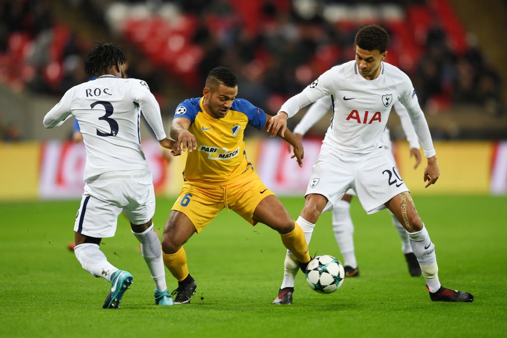 Tottenham bat bai,  xep tren Real anh 8