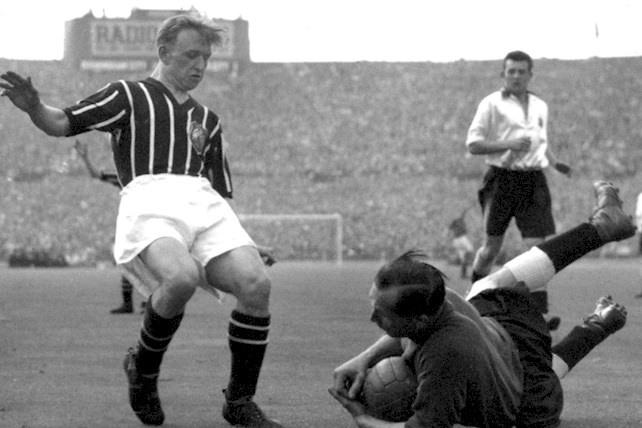 Nhung vua pha luoi derby Manchester anh 3