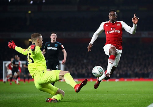 Welbeck ghi ban duy nhat, dua Arsenal vao ban ket League Cup hinh anh