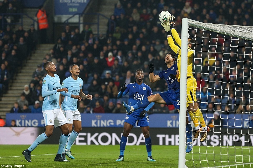 Man City vao ban ket League Cup anh 7