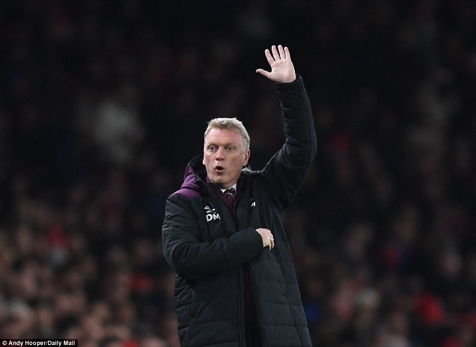 Welbeck dua Arsenal vao ban ket League Cup anh 4