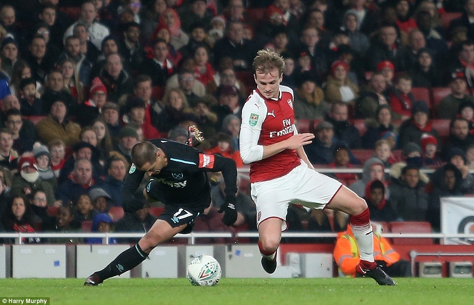 Welbeck dua Arsenal vao ban ket League Cup anh 3