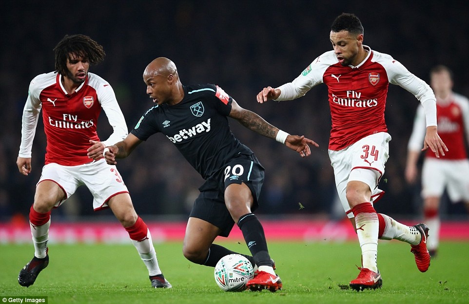 Welbeck dua Arsenal vao ban ket League Cup anh 5