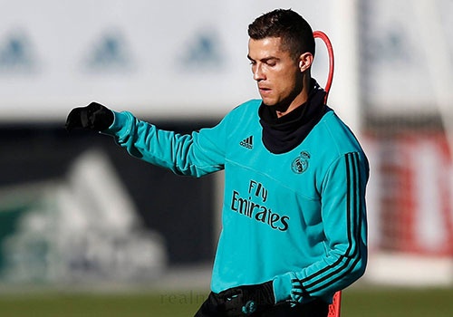 Ronaldo tro lai tap luyen, san sang cho El Clasico hinh anh