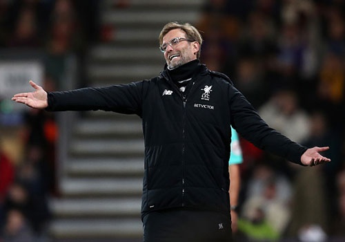 HLV Klopp gian dien khi Liverpool nhan 3 ban thua trong 5 phut hinh anh