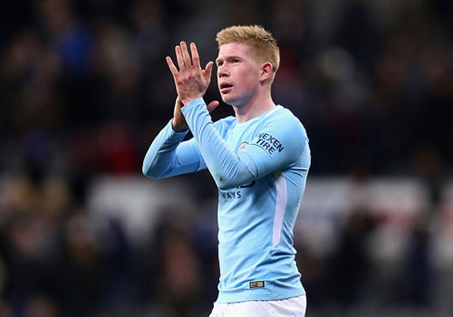 Man City thang tran thu 18 lien tiep, hon MU 15 diem hinh anh