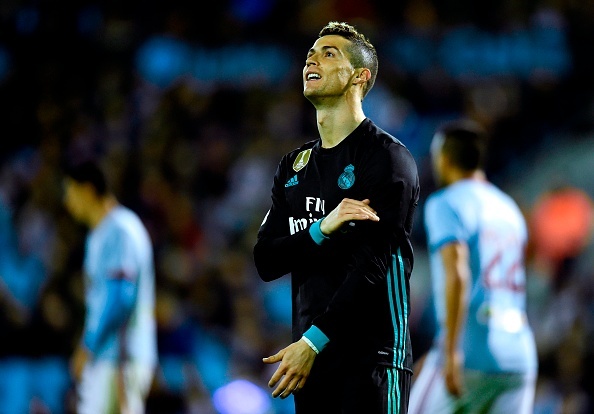 'Real dang chim, Zidane khong muon noi ve La Liga' hinh anh