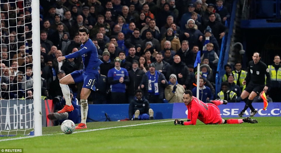 Arsenal hoa Chelsea nho thu mon Ospina anh 9