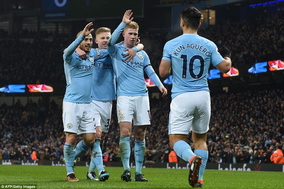 Aguero lap hat-trick cho Man City anh 2