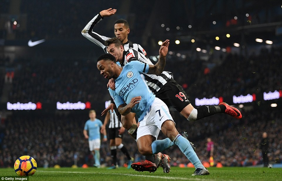 Aguero lap hat-trick cho Man City anh 5