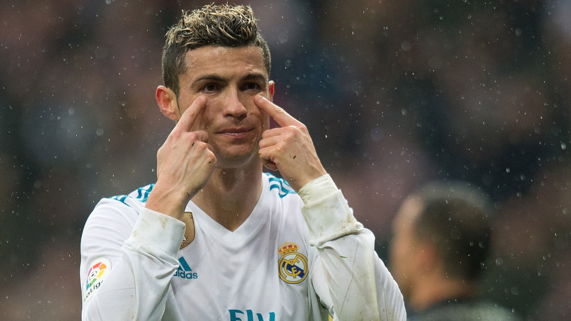 Chuyen nhuong 21/1: Ronaldo duoc phep dam phan roi Real hinh anh